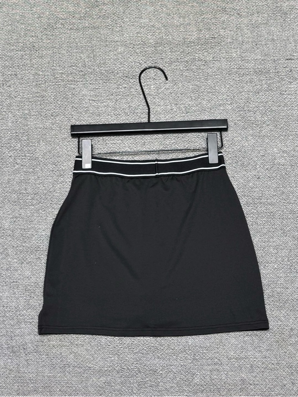 ALO Yoga Black Cropped Tank Top - Picture 8 of 8
